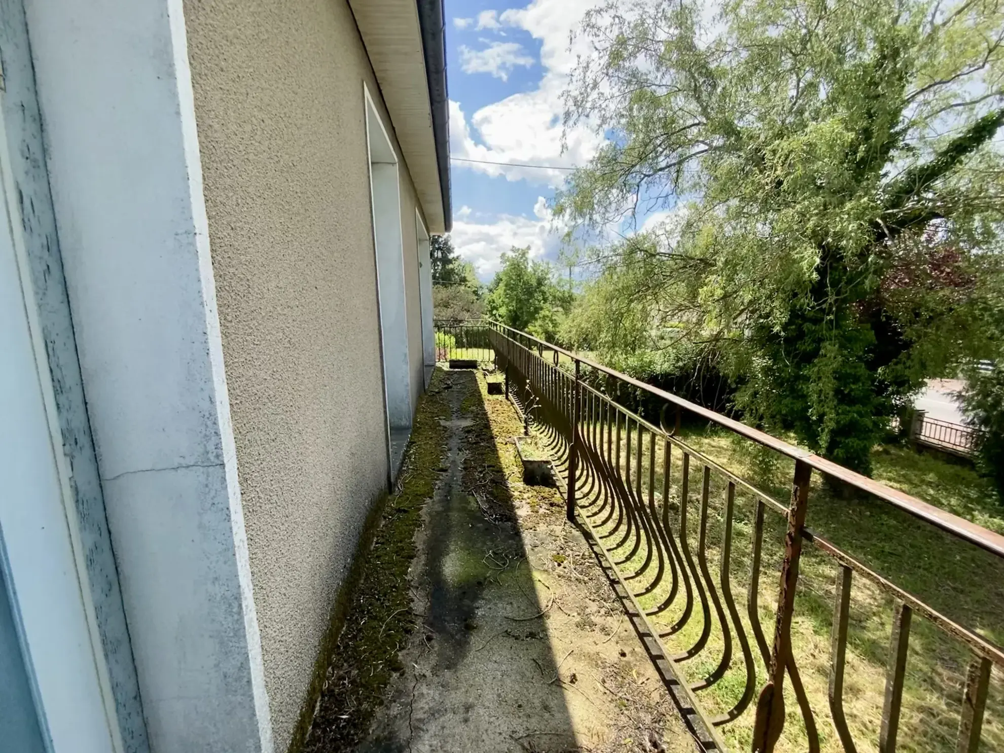 Charmant pavillon avec sous-sol et grand terrain à Cercy la Tour 58340 
