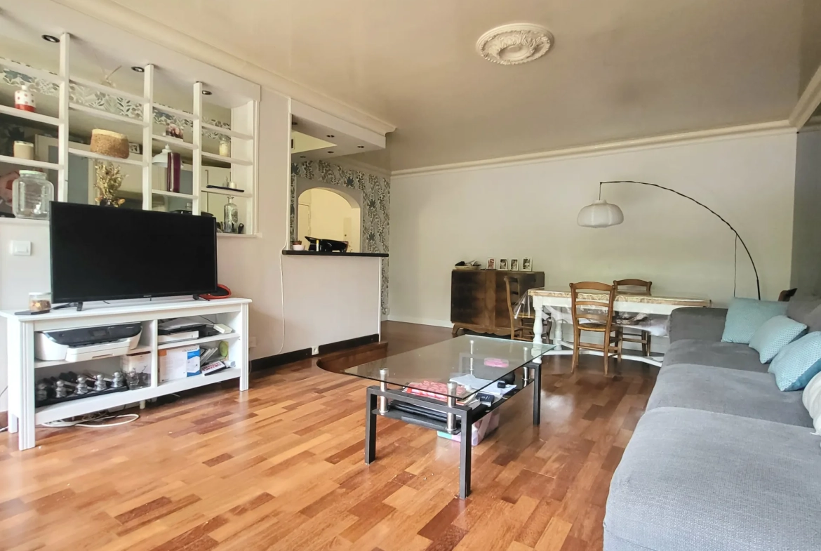appartement familial moderne avec terrasse et parking à Épinay-sur-Seine 