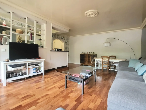 appartement familial moderne avec terrasse et parking à Épinay-sur-Seine