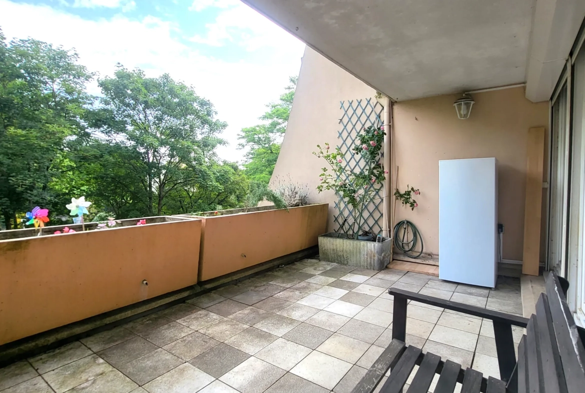 appartement familial moderne avec terrasse et parking à Épinay-sur-Seine 