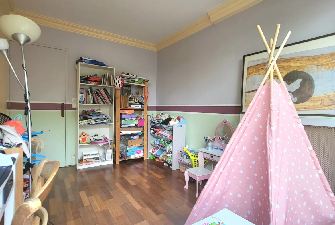 appartement familial moderne avec terrasse et parking à Épinay-sur-Seine 