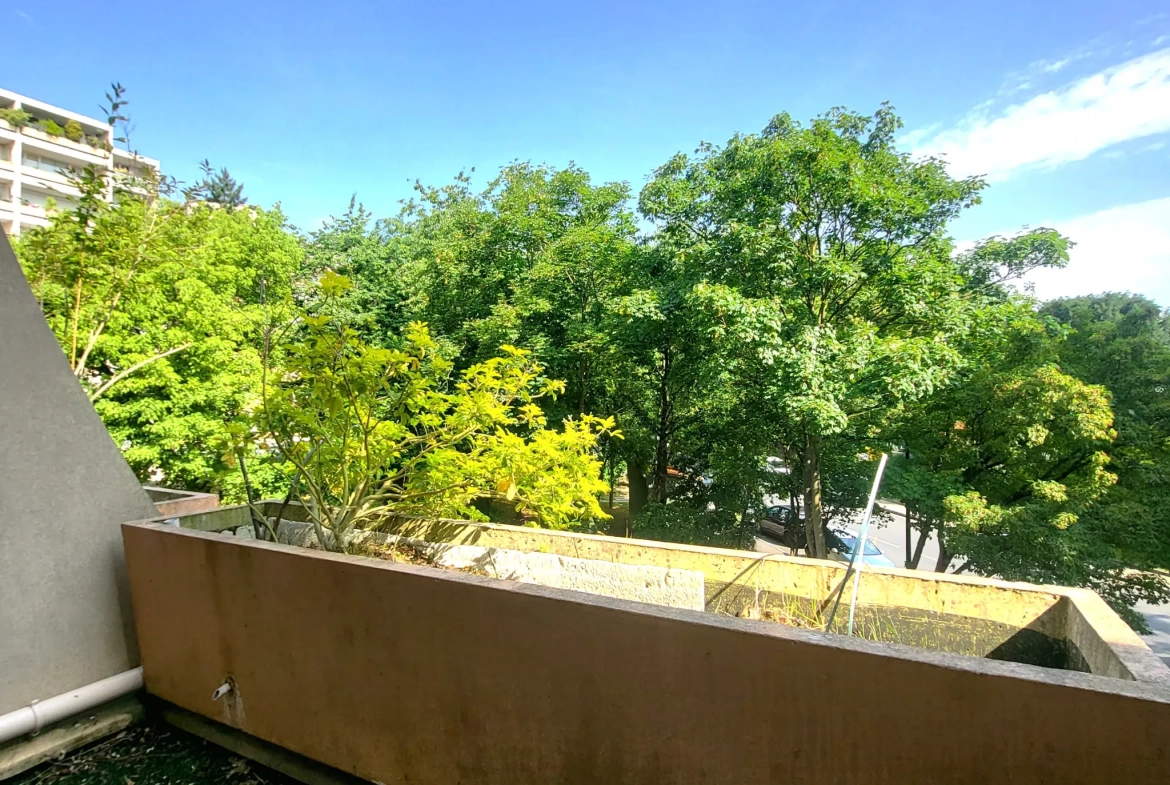 appartement familial moderne avec terrasse et parking à Épinay-sur-Seine 