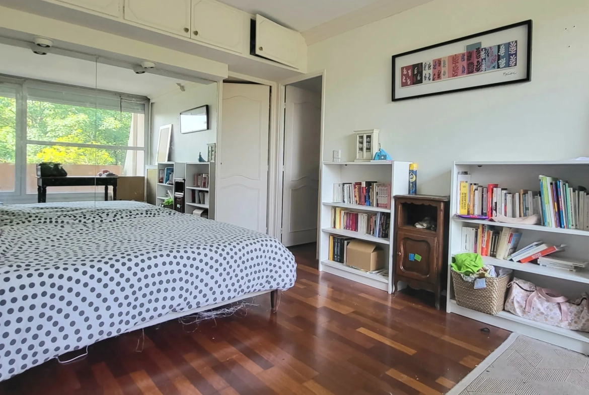 appartement familial moderne avec terrasse et parking à Épinay-sur-Seine 
