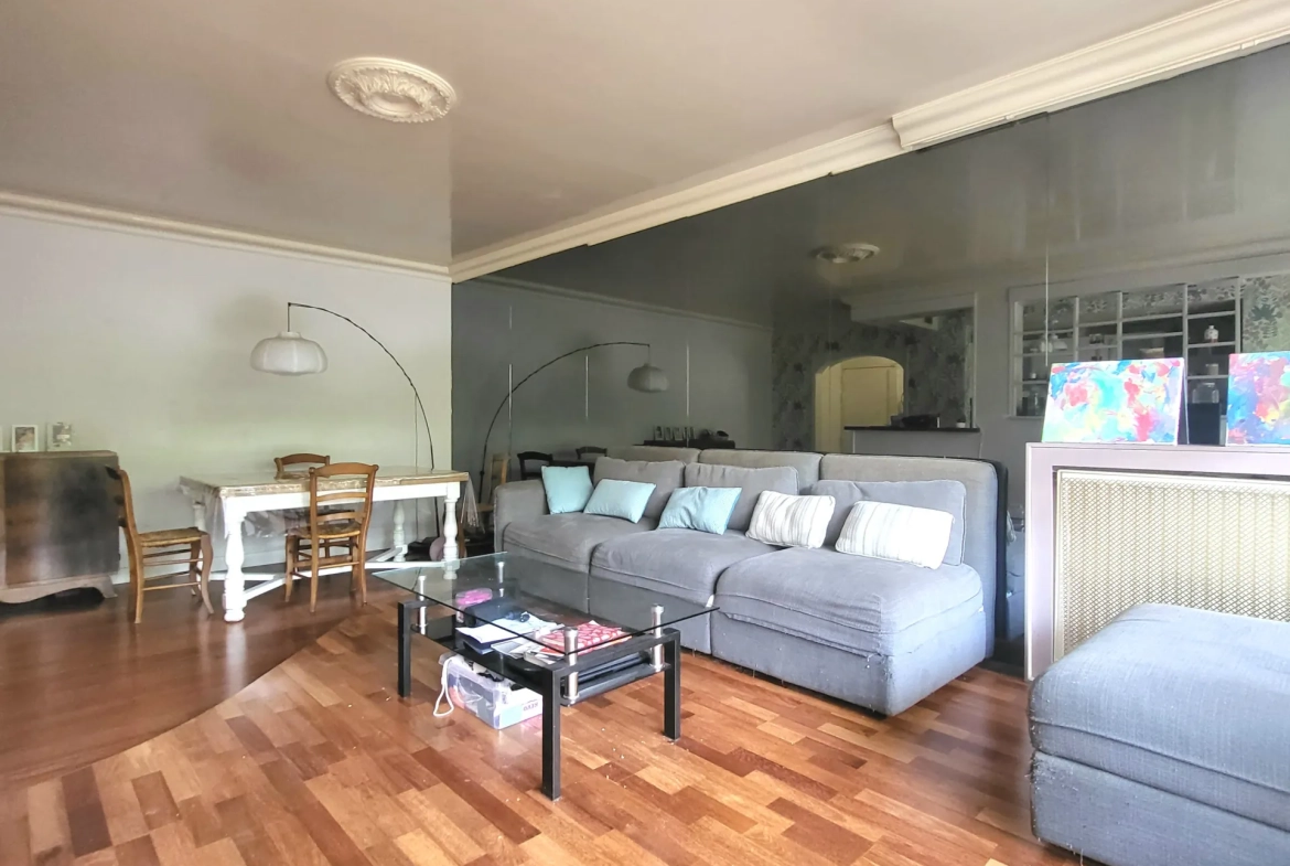 appartement familial moderne avec terrasse et parking à Épinay-sur-Seine 