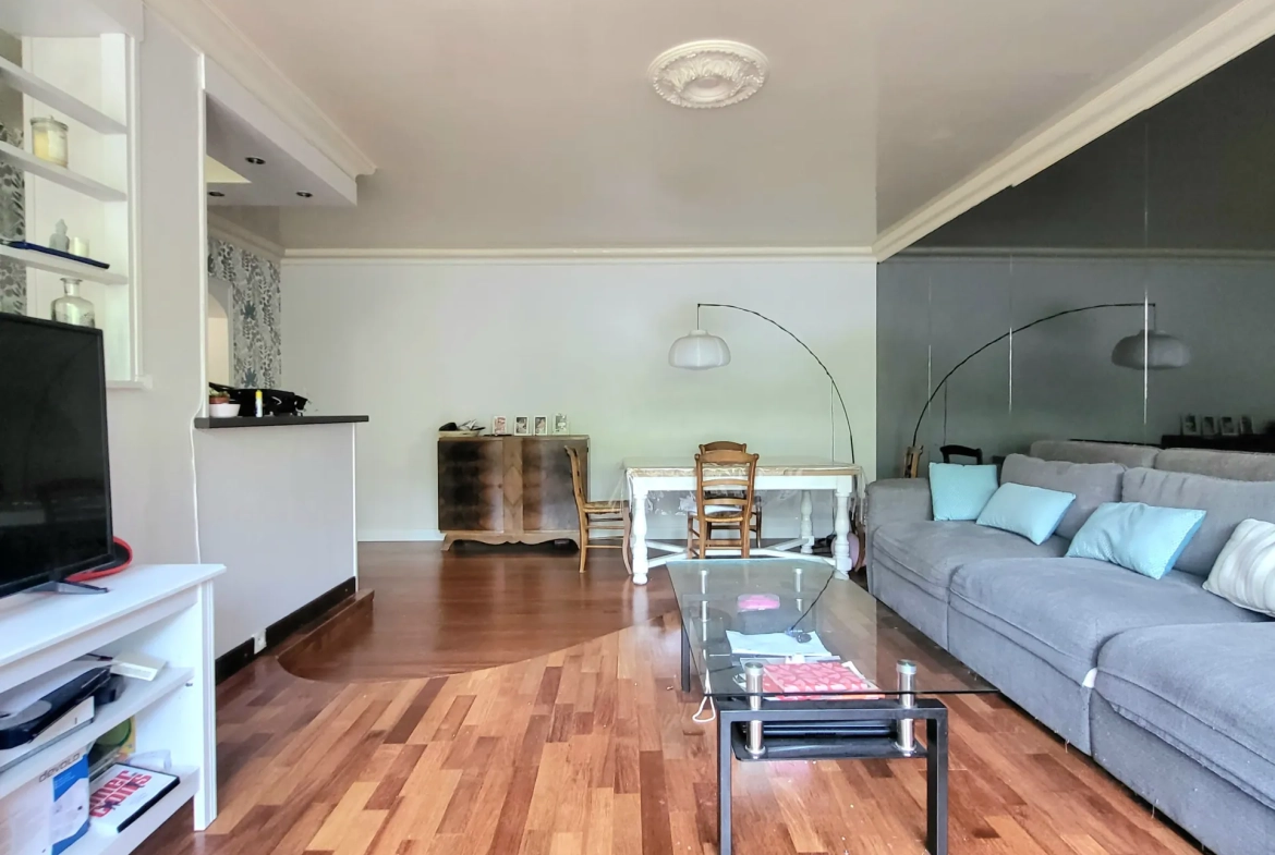 appartement familial moderne avec terrasse et parking à Épinay-sur-Seine 