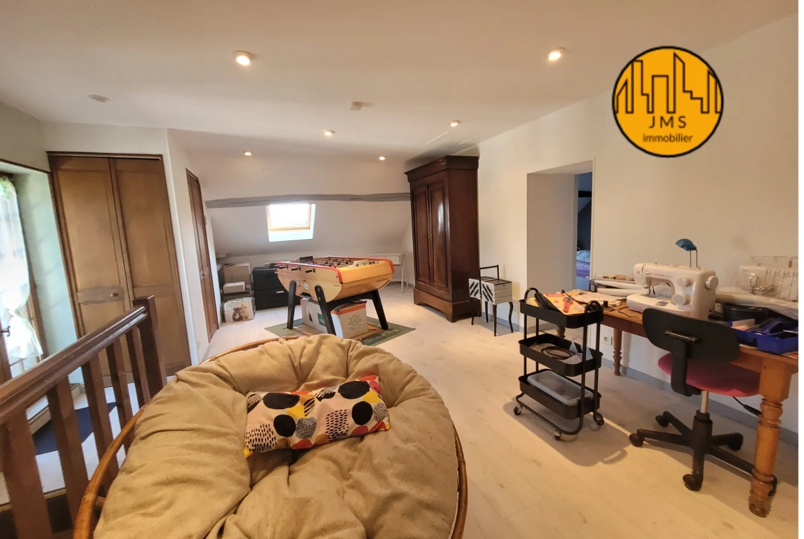 Belle maison familiale à Saint-Hilaire avec 4 chambres et véranda climatisée près de l'autoroute A71 
