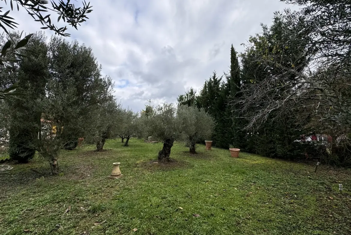 Belle maison familiale avec jardin et garages à Quillan en Haute-Vallée 