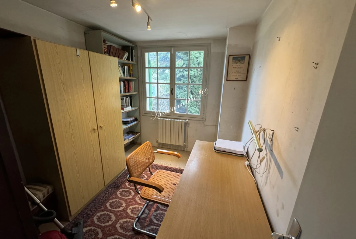 Belle maison familiale avec jardin et garages à Quillan en Haute-Vallée 