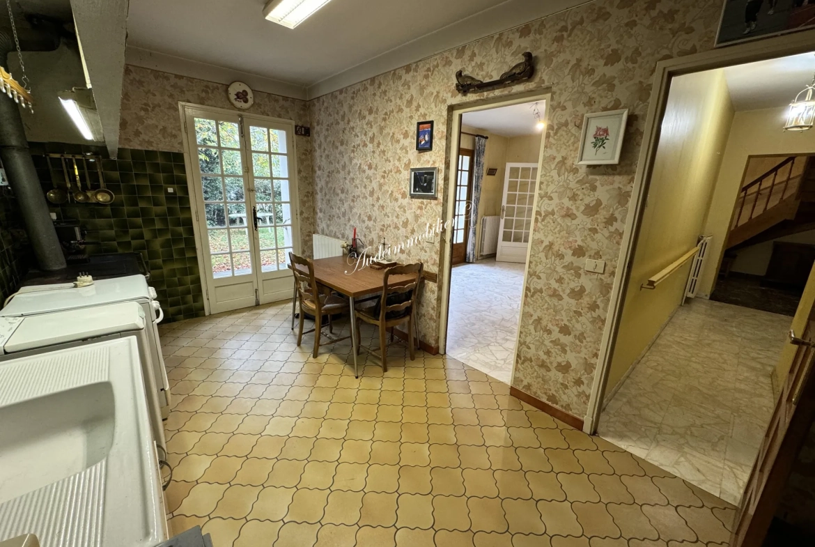 Belle maison familiale avec jardin et garages à Quillan en Haute-Vallée 
