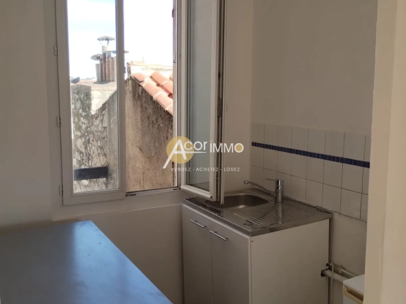 Studio rénové de 27 m² à Toulon, parfait pour investissement locatif 