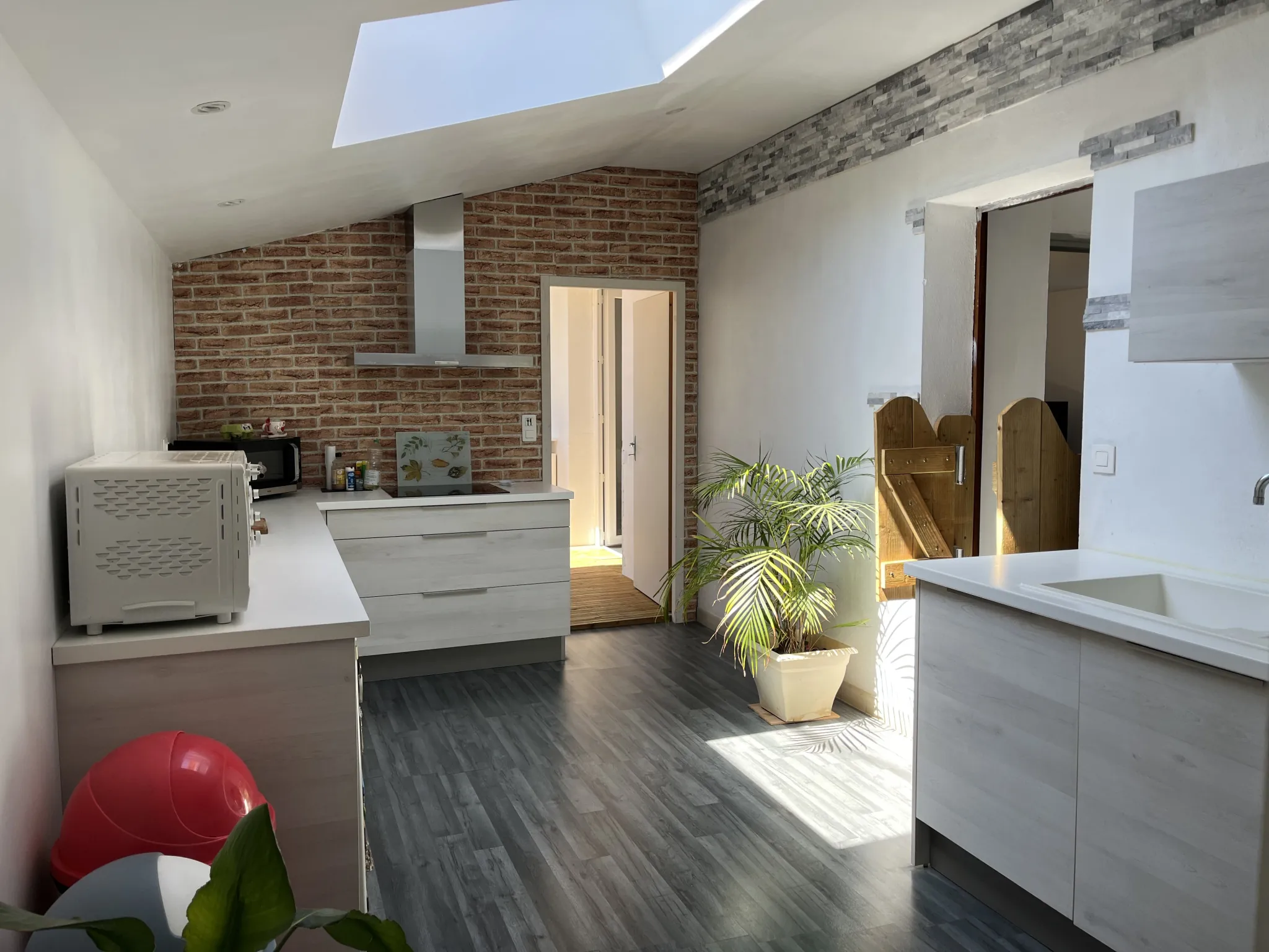 Maison duplex des années 1960 à Tarbes avec jardin et balcon à rénover 