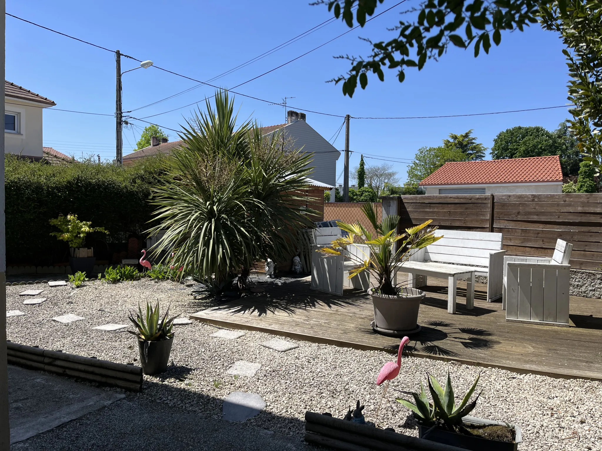 Maison duplex des années 1960 à Tarbes avec jardin et balcon à rénover 