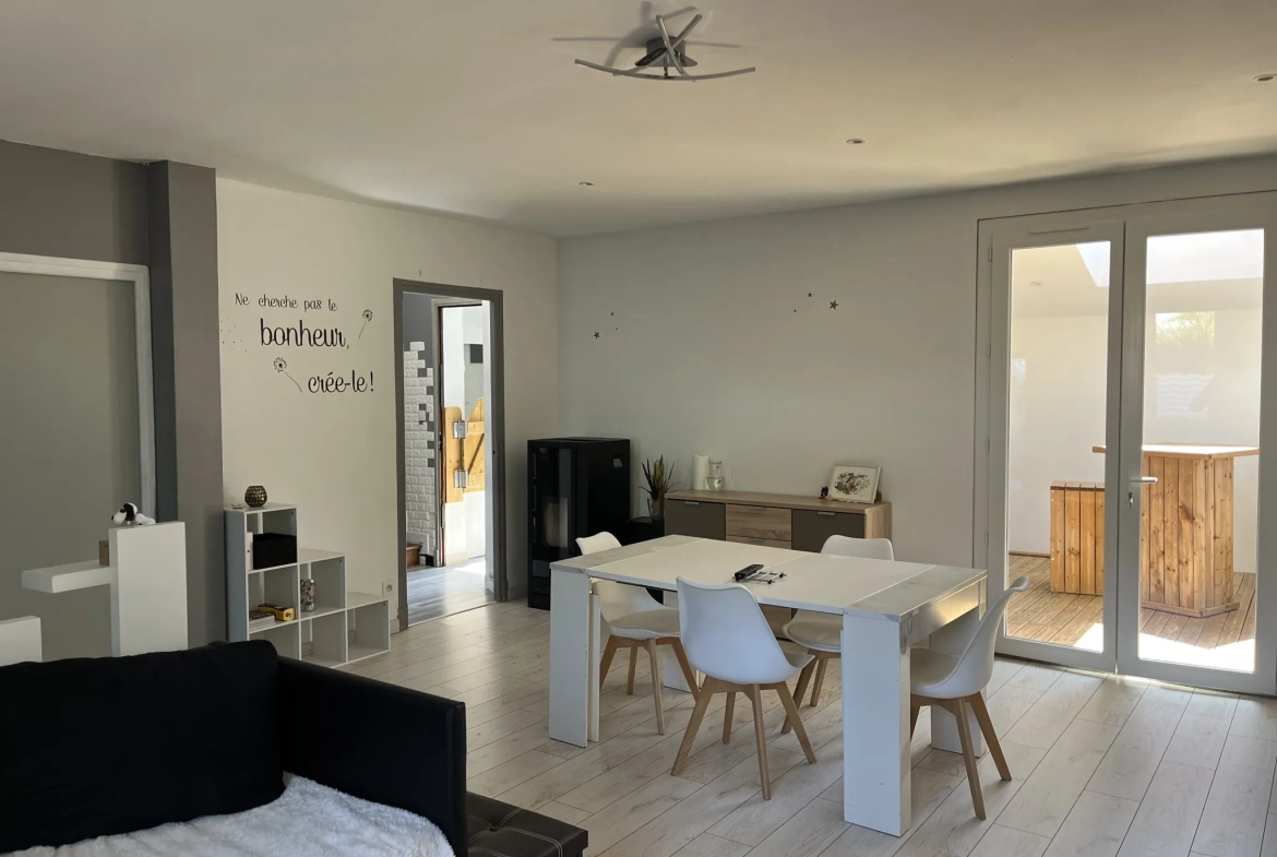 Maison duplex des années 1960 à Tarbes avec jardin et balcon à rénover 