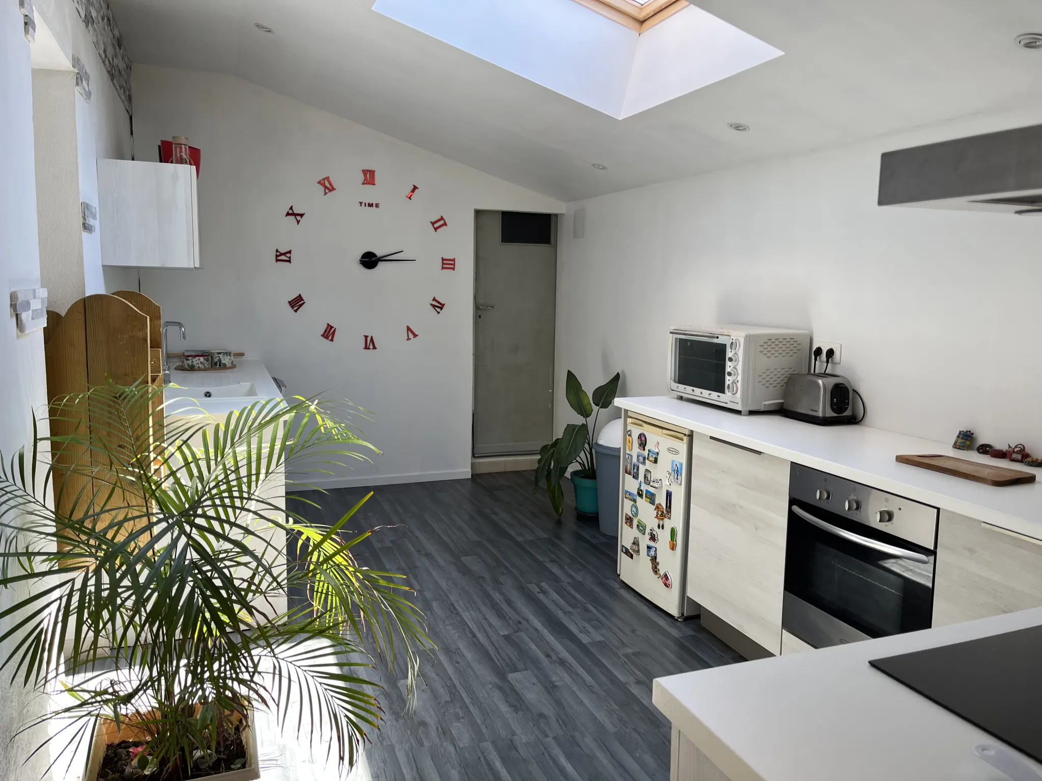 Maison duplex des années 1960 à Tarbes avec jardin et balcon à rénover 