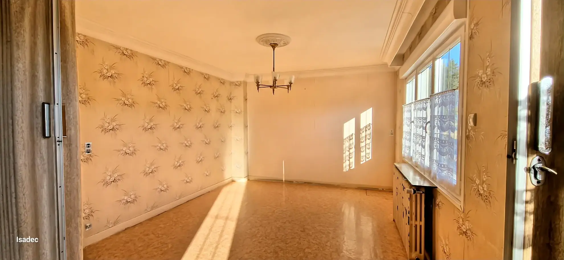 Maison de caractère de 3 niveaux avec 6 chambres, garage et jardin à Leyme dans le Lot 