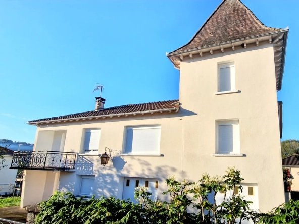 Maison de caractère 114 m² avec 6 chambres à Leyme - Proximité commodités