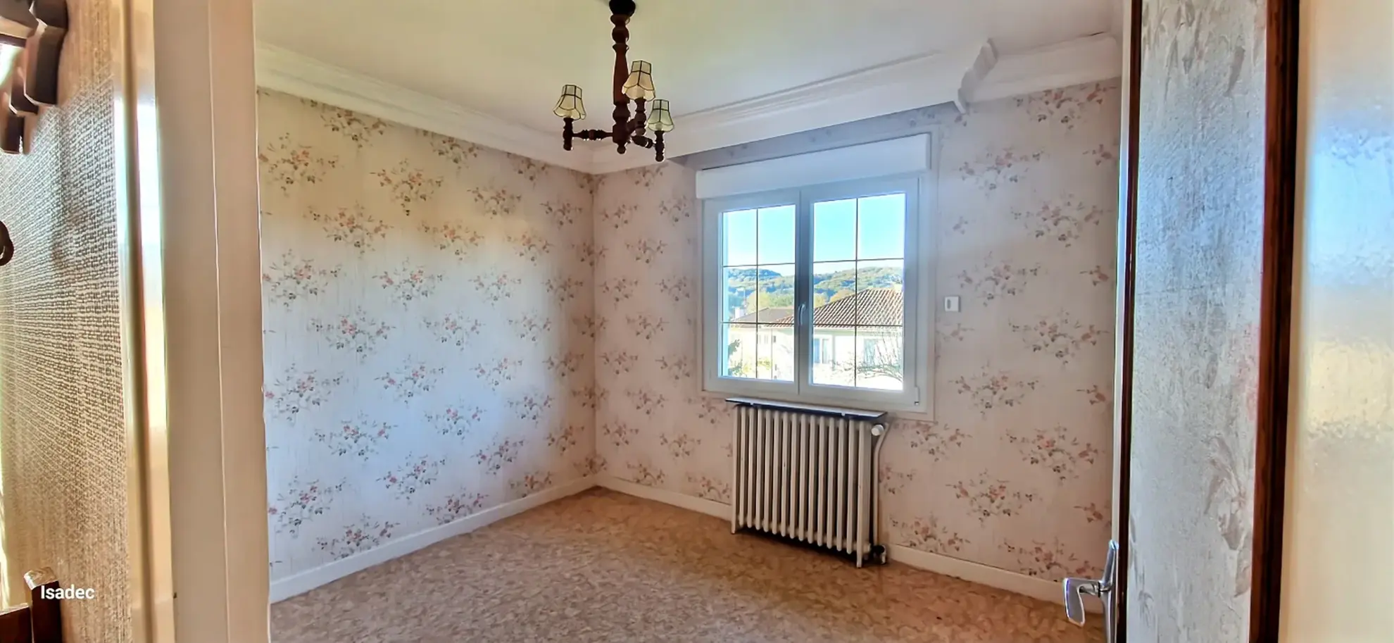 Maison de caractère de 3 niveaux avec 6 chambres, garage et jardin à Leyme dans le Lot 