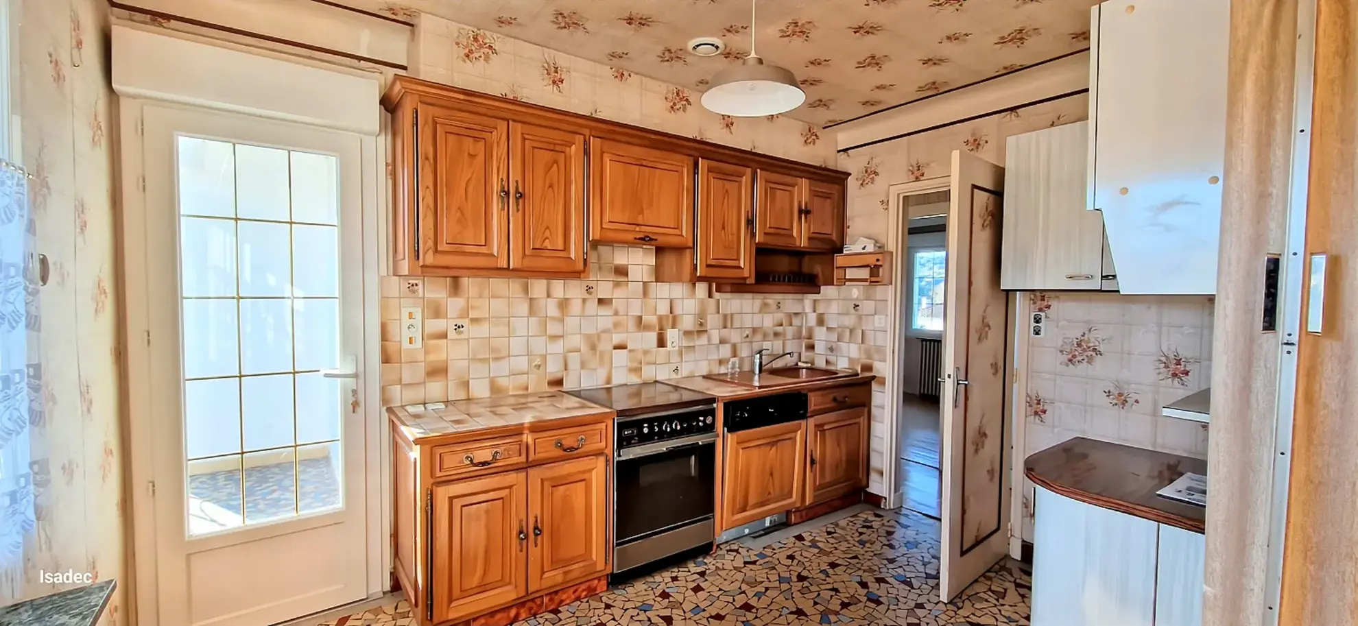 Maison de caractère de 3 niveaux avec 6 chambres, garage et jardin à Leyme dans le Lot 