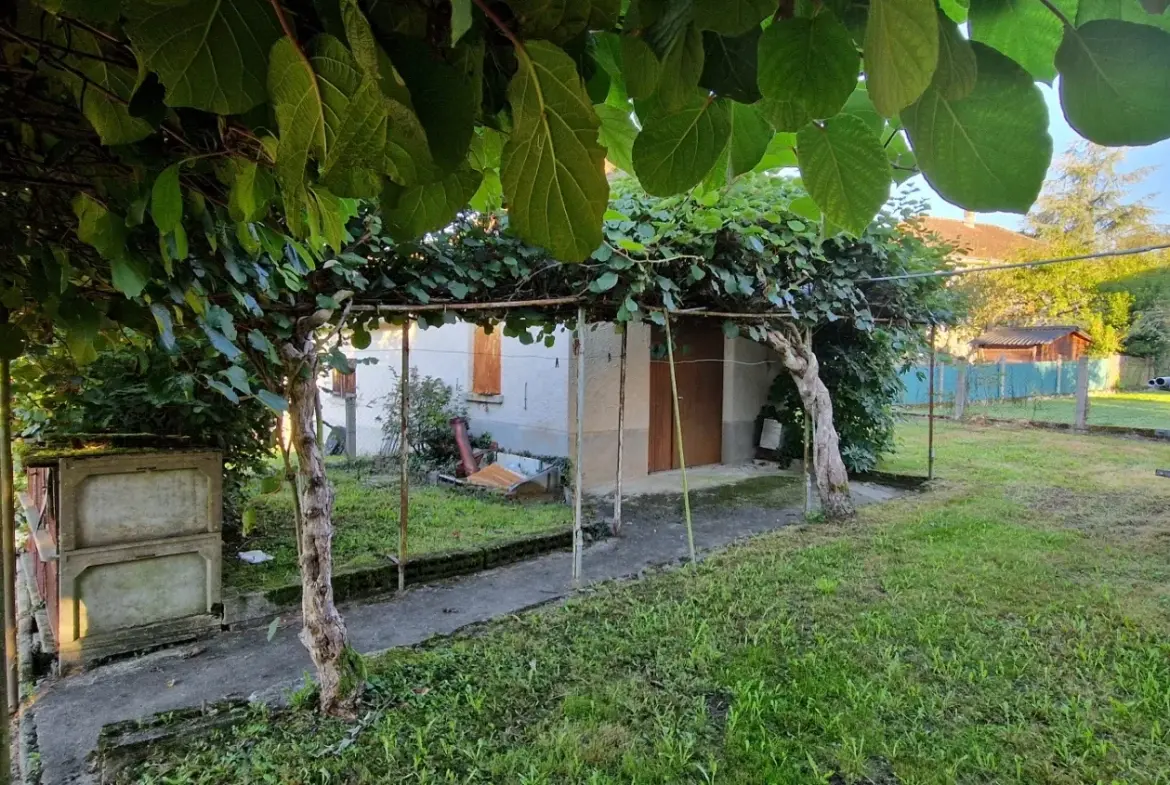 Maison de caractère de 3 niveaux avec 6 chambres, garage et jardin à Leyme dans le Lot 