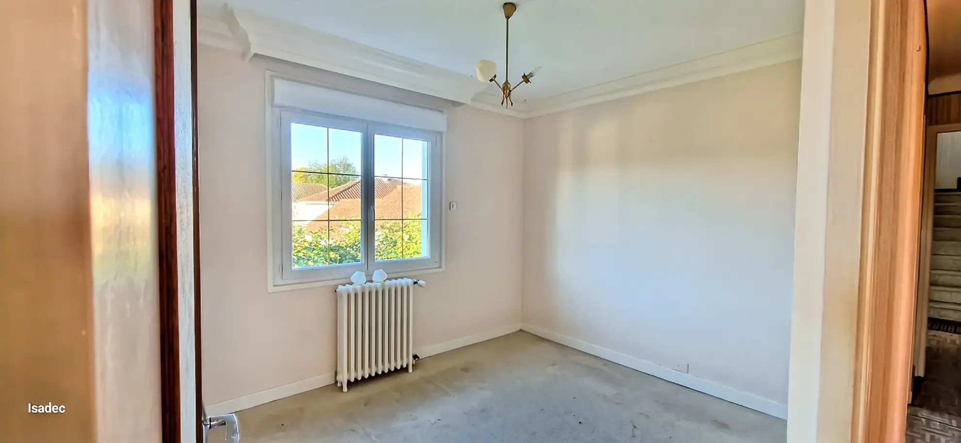 Maison de caractère de 3 niveaux avec 6 chambres, garage et jardin à Leyme dans le Lot 