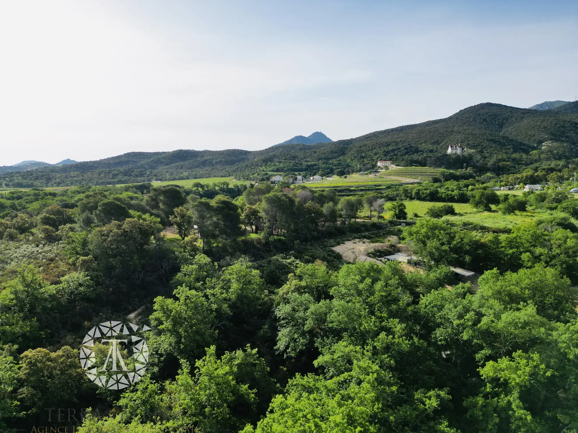 Terrain de loisir à vendre à Argeles-sur-Mer avec vue sur le château de Valmy 
