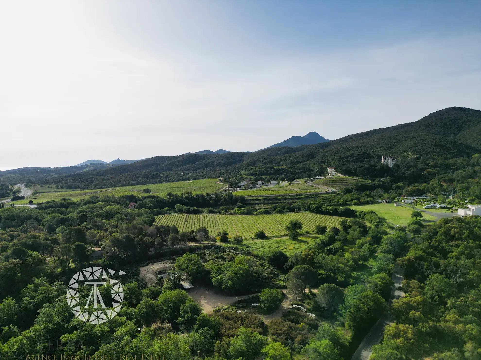 Terrain de loisir à vendre à Argeles-sur-Mer avec vue sur le château de Valmy 