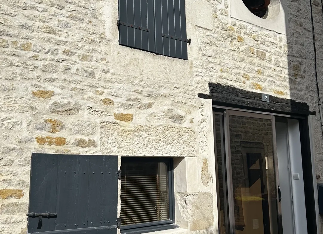 Maison de ville à Coulon, Charme et Terrasse au Cœur du Marais Poitevin 