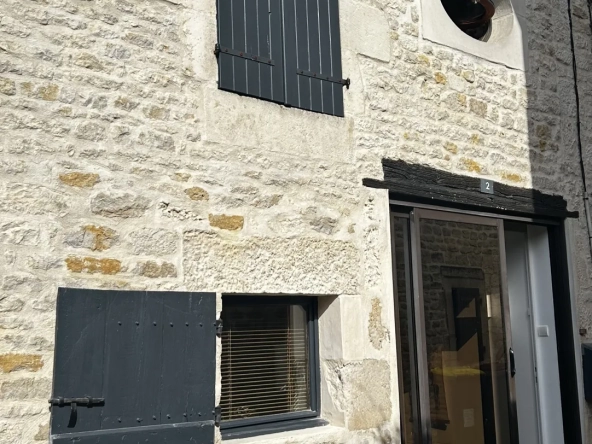 Maison de ville à Coulon, Charme et Terrasse au Cœur du Marais Poitevin