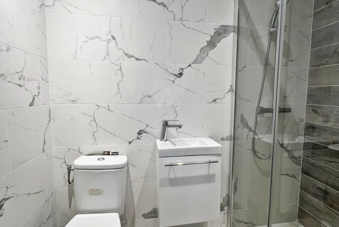 Appartement 3 pièces rénové avec terrasse à Cannes, proche Vieux Port 