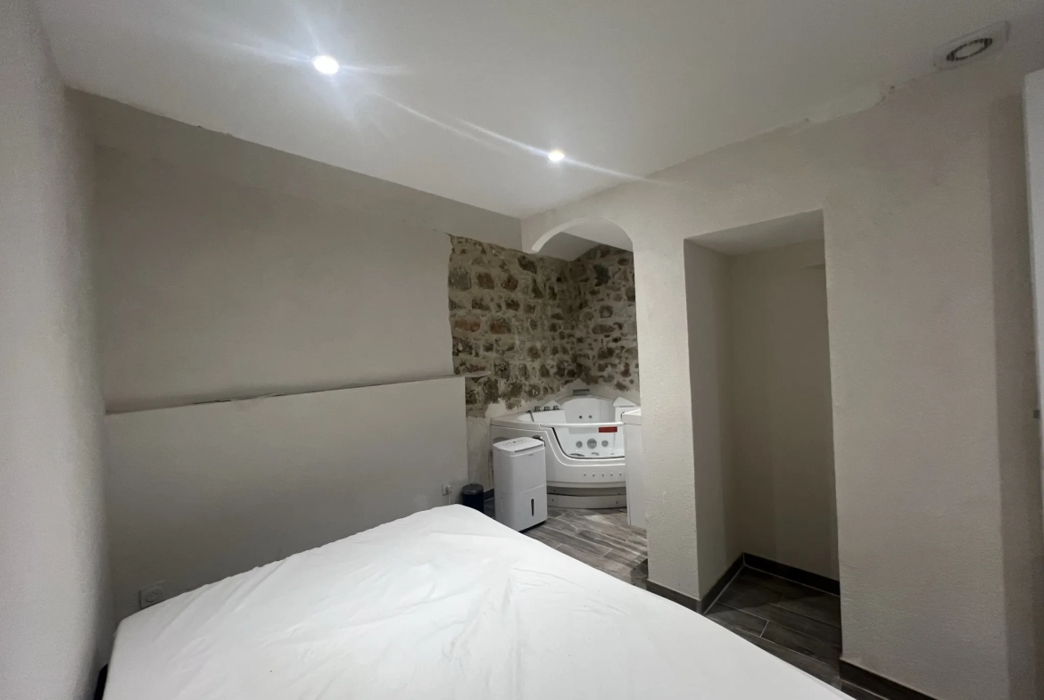 Appartement 3 pièces rénové avec terrasse à Cannes, proche Vieux Port 