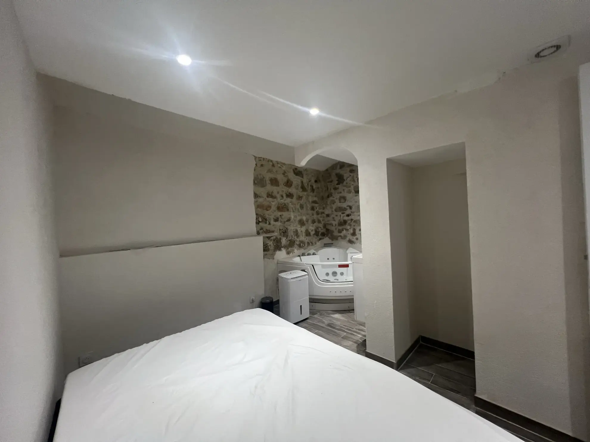 Appartement 3 pièces rénové avec terrasse à Cannes, proche Vieux Port 
