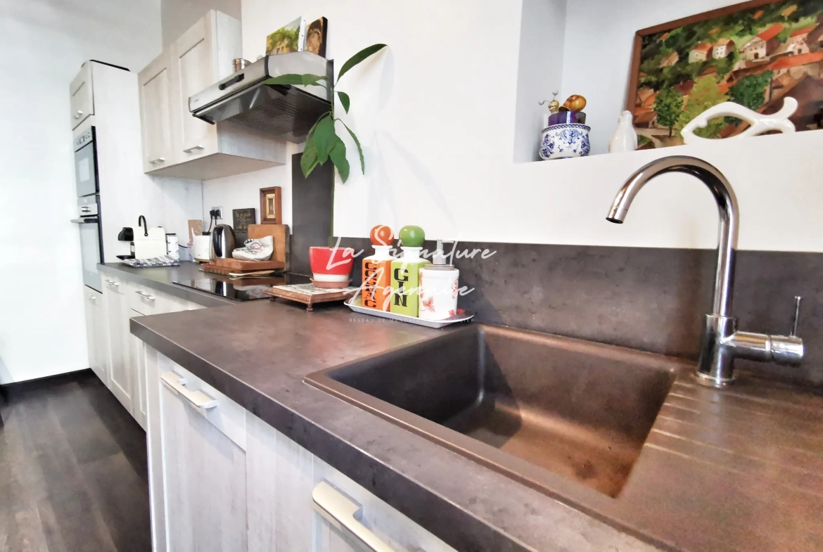Maison de ville de 110 m² en plein centre d'Agen avec terrasse et cave 