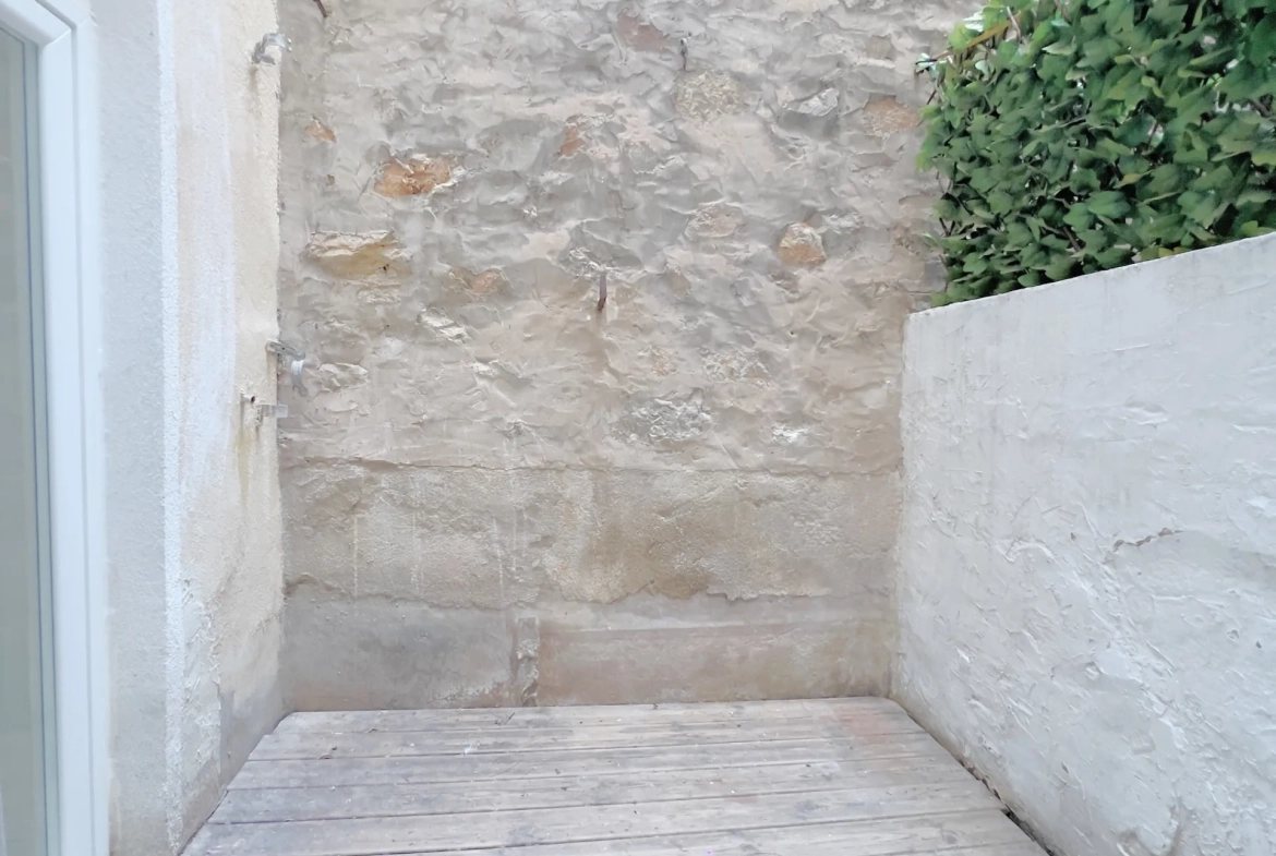 Appartement 3 pièces rénové avec terrasse à Cannes, proche Vieux Port 