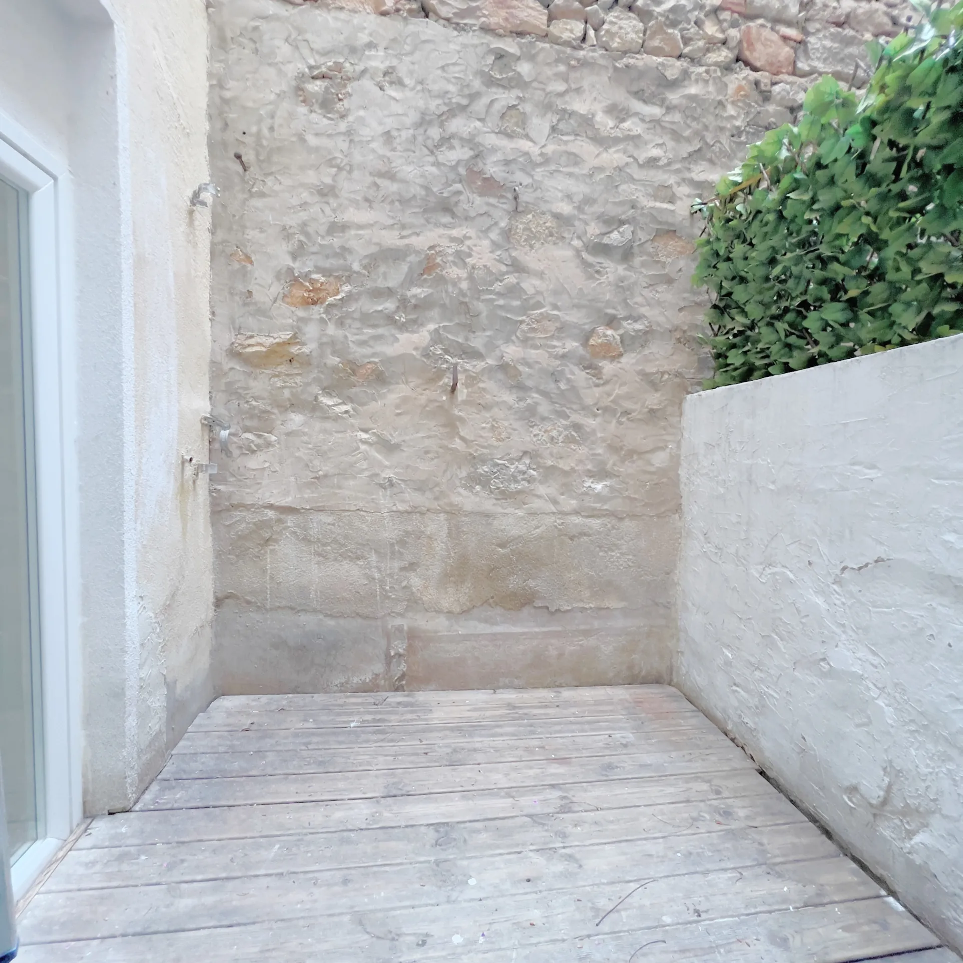 Appartement 3 pièces rénové avec terrasse à Cannes, proche Vieux Port 