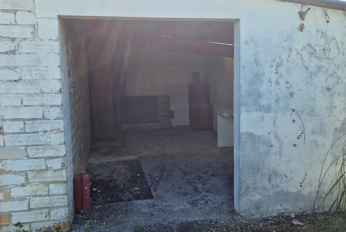 Maison ancienne à Margaux avec jardin et garage à rénover 