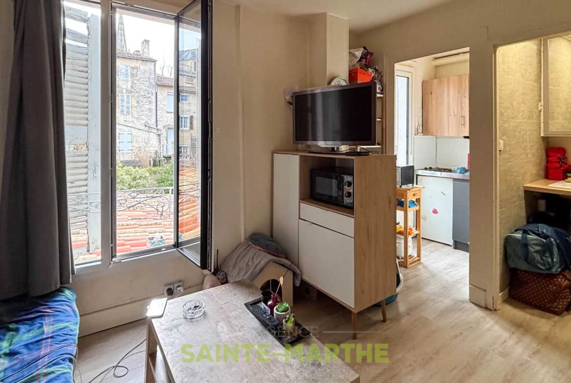 Studio à vendre au centre de Niort proche port Boinot, loué, chauffage électrique 