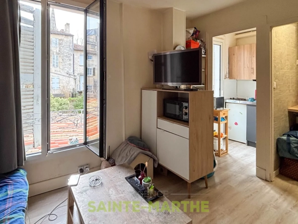 Studio à vendre au centre de Niort proche port Boinot, loué, chauffage électrique