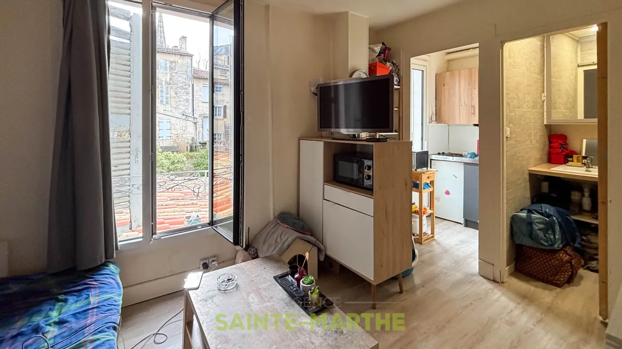 Studio à vendre au centre de Niort proche port Boinot, loué, chauffage électrique 