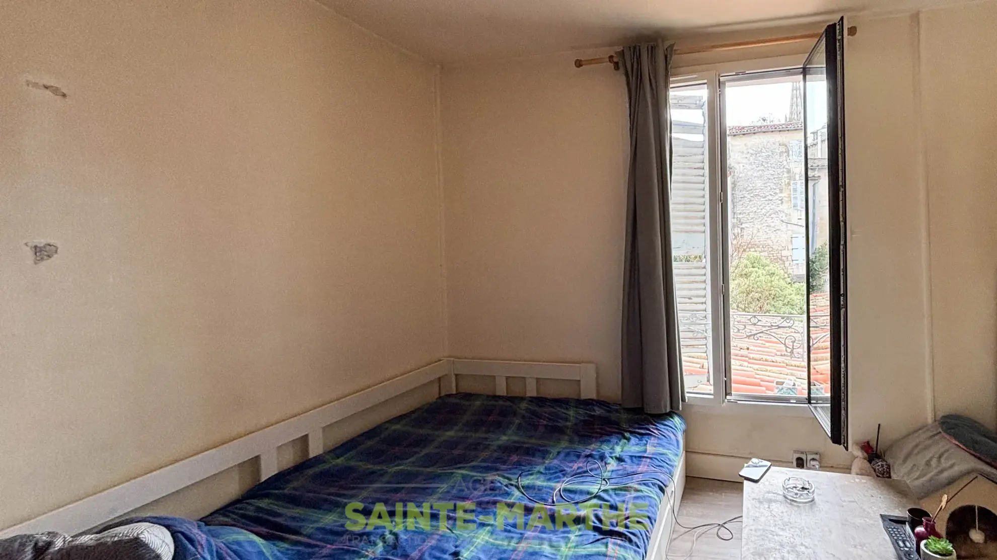 Studio à vendre au centre de Niort proche port Boinot, loué, chauffage électrique 