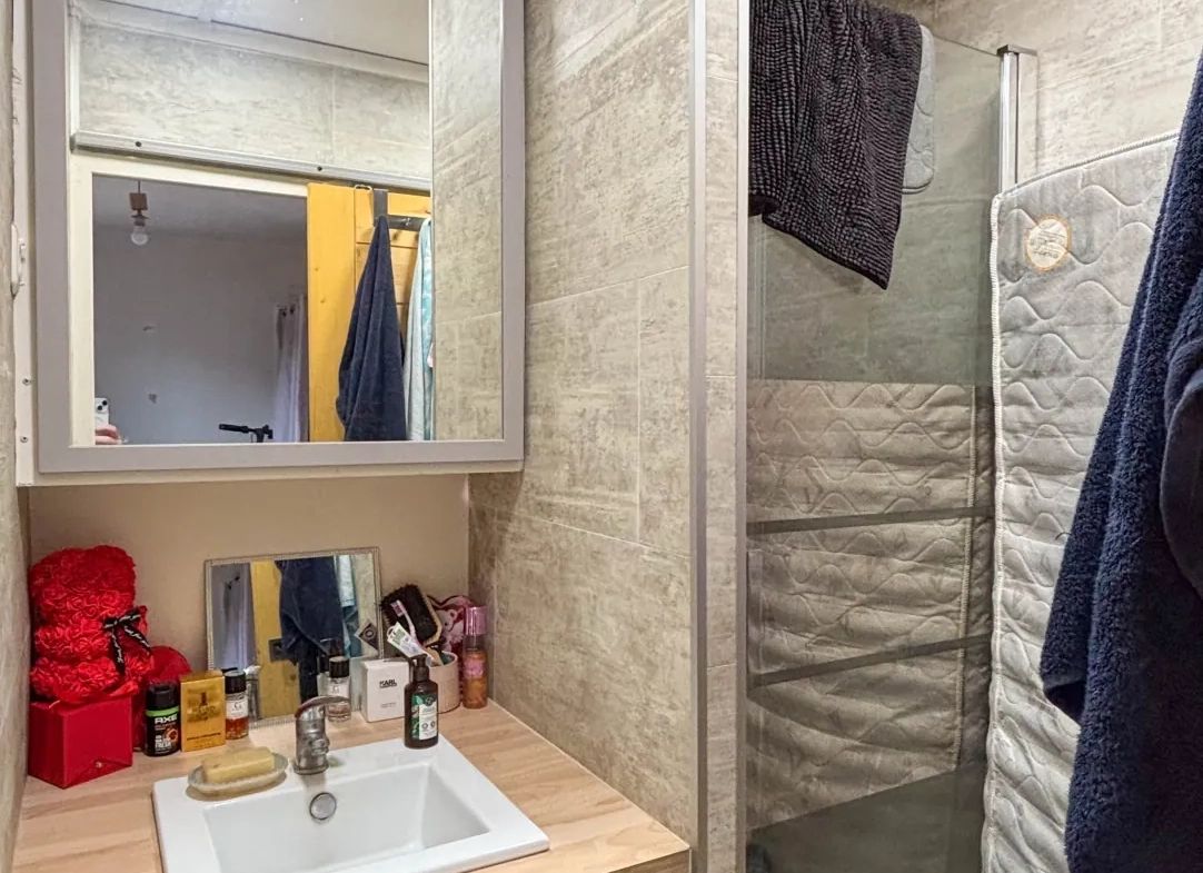 Studio à vendre au centre de Niort proche port Boinot, loué, chauffage électrique 