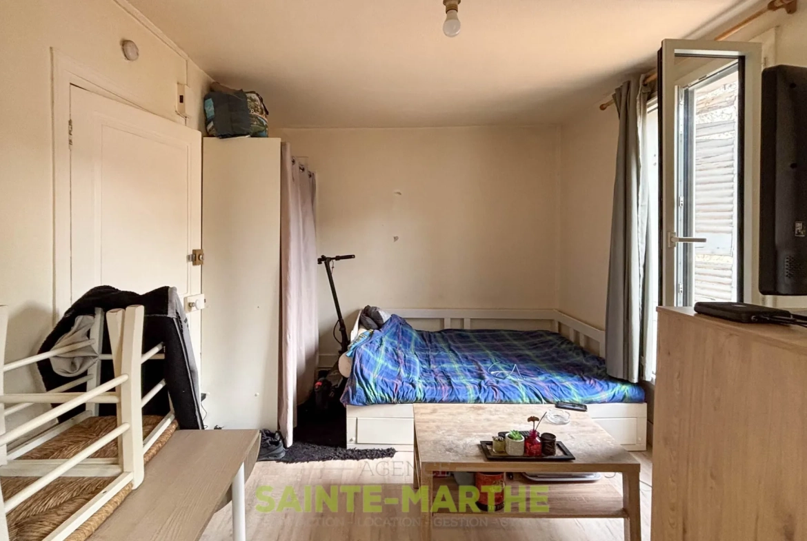Studio à vendre au centre de Niort proche port Boinot, loué, chauffage électrique 