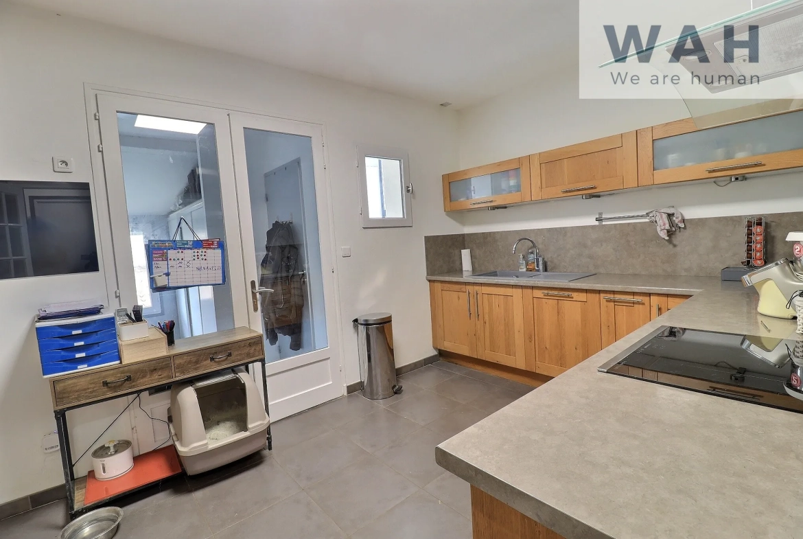Maison de ville 7 pièces avec jardin à Saint Gilles - 164 m² 