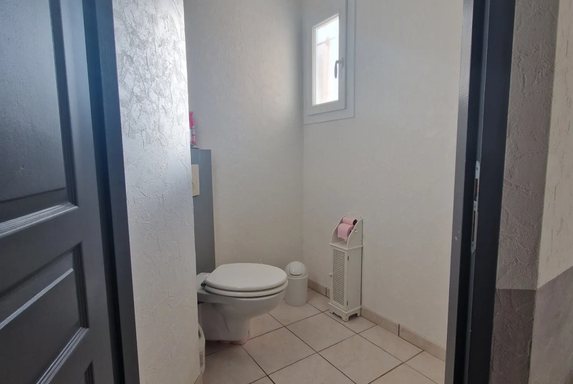 Maison de plain pied avec jardin et terrasse à Lubersac - 116 m² 