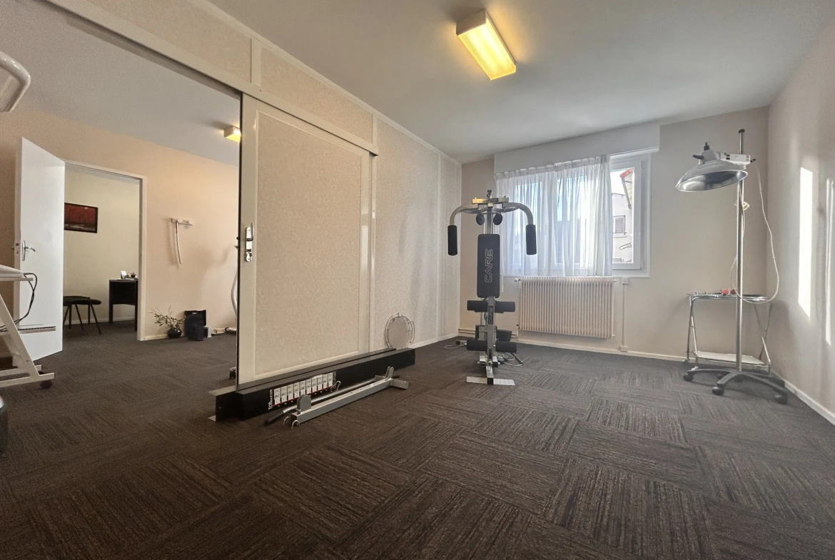 Appartement lumineux de 101,80 m² avec espace professionnel à Beaumont 