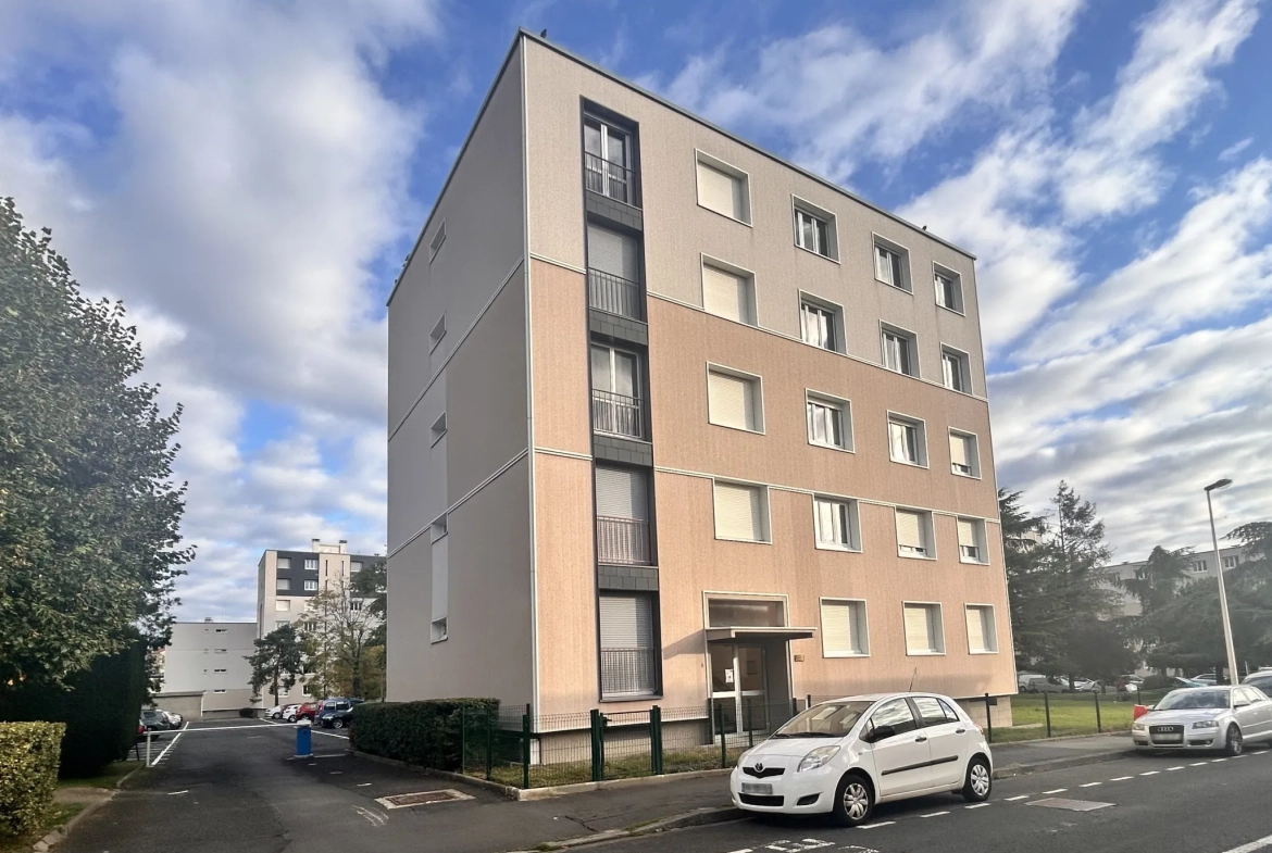 Appartement lumineux de 101,80 m² avec espace professionnel à Beaumont 