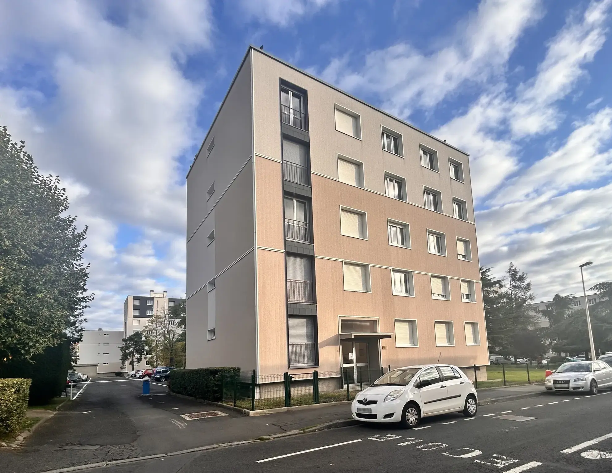 Appartement lumineux de 101,80 m² avec espace professionnel à Beaumont 