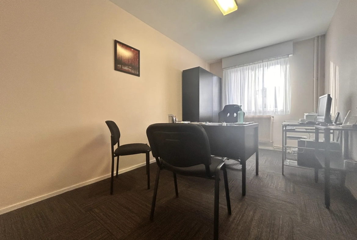 Appartement lumineux de 101,80 m² avec espace professionnel à Beaumont 