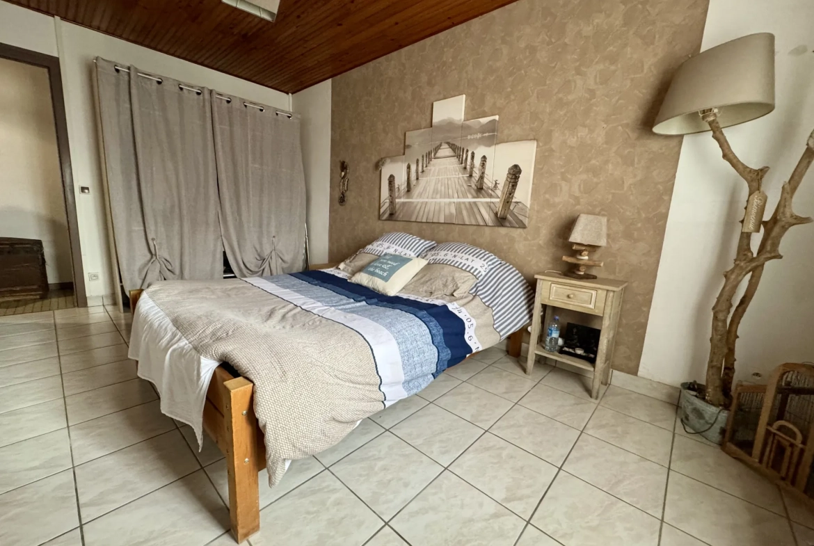 Maison à Meschers-Gironde de 100 m² avec jardin et dépendance 