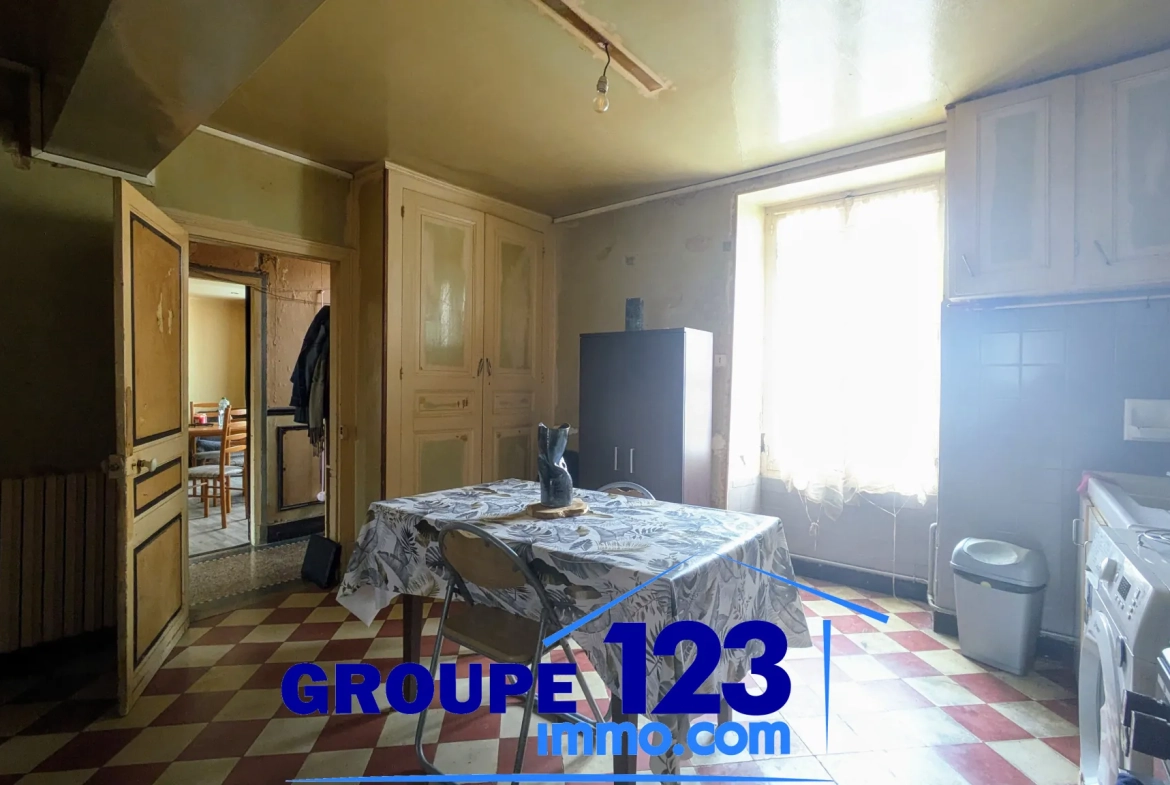 Maison avec dépendances et potentiel d’aménagement à Cheny (89400) 