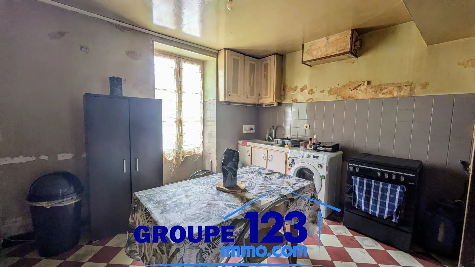 Maison avec dépendances et potentiel d’aménagement à Cheny (89400) 